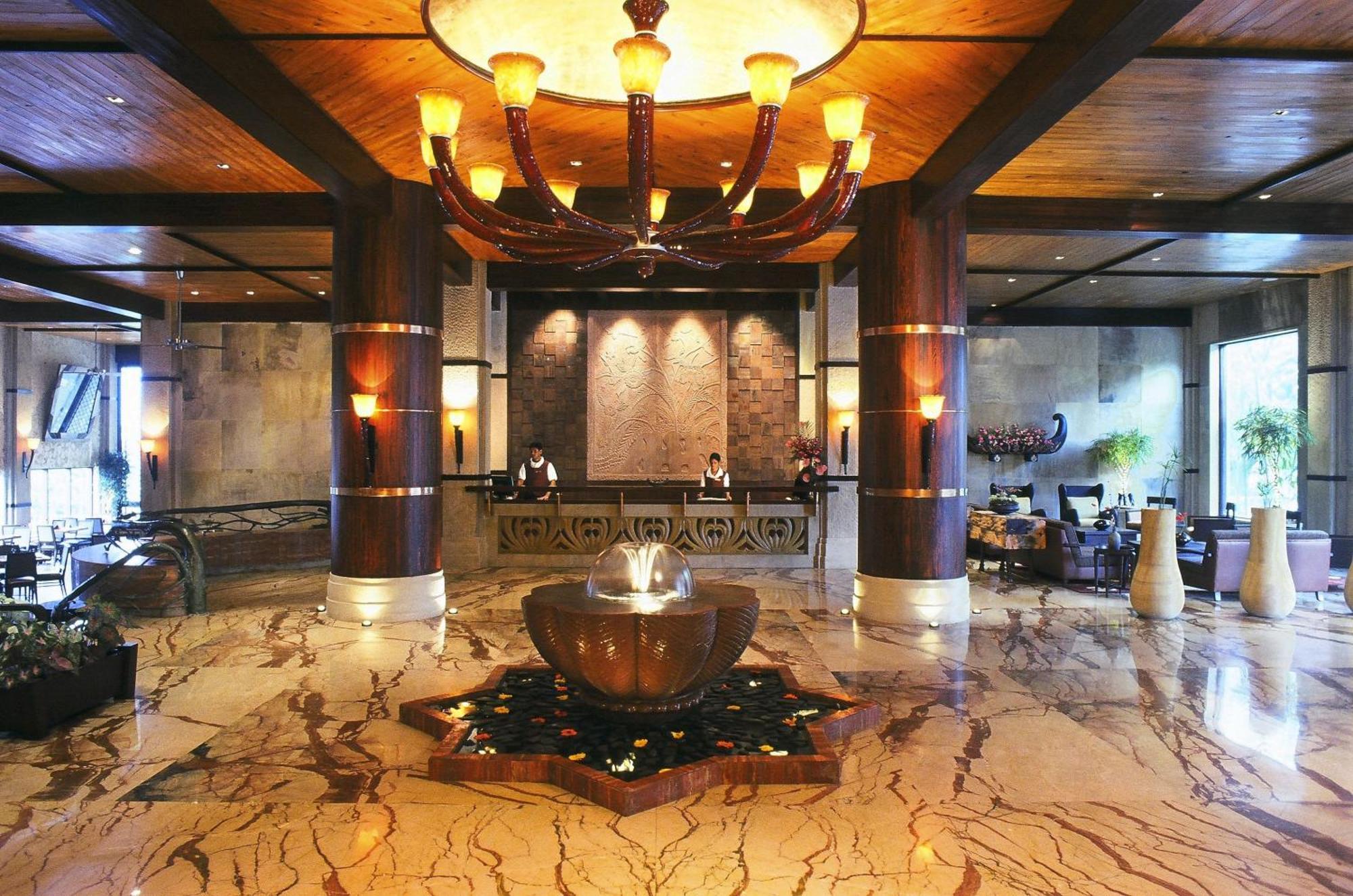 Fariyas Resort Лонавала Интериор снимка